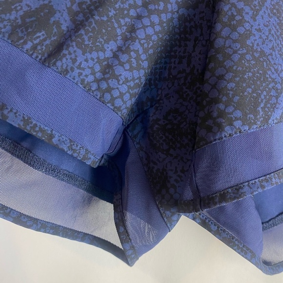 Athleta Mesh Racer Run Short 4” Small blue snakeskin - Picture 12 of 13